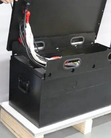 Batteria ad ioni di litio a ciclo profondo ad alta potenza 24V 48V 300Ah Batteria LiFePO4 per carrelli elevatori